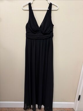 Lulu's Black V-Neck Pleated Waist Maxi Dress